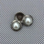 BT9844 23mm CC metal retro pearl button