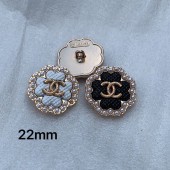 BT9862 CC The clover button is surrounded by pearls or rhinestones Size: 0.867"(22mm) 