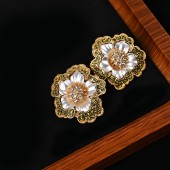 ES9842 Antique jewelry with white borders and flowers inlaid with emerald earrings