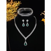 JS9791 Advanced and sparkling diamond necklace, earrings, and bracelet set for brides to wear in their wedding dresses