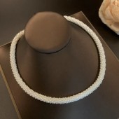 NL9818 French pearl collarbone chain