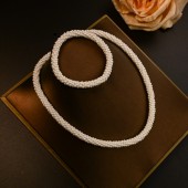 NL9818 French pearl collarbone chain