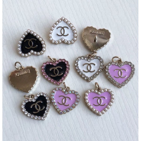 PS9823-1 CC  Heart shape surrounding gemstone Clothing accessory pendant 0.867" (22mm)