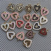 PS9832-1 CC  Outer chain surrounding hollow heart-shaped clothing accessory pendant 0.788 inches (20mm)