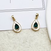 PS9741 Copper plated 18K gold natural shell+green zircon pendant pendant(2PCS) PS9741 Copper plated 18K gold natural shell+green zircon pendant pendant(2PCS)