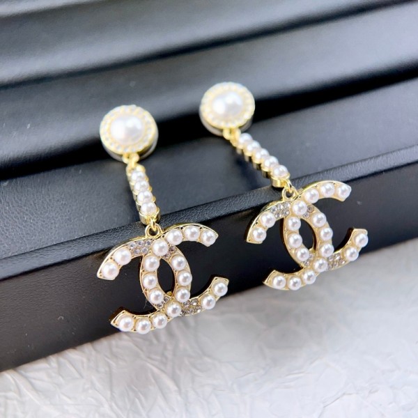 PB9961 Gold plated pearl CC earrings