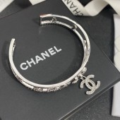 PB9966 Gold plated and diamond encrusted Chanel pendant bracelet