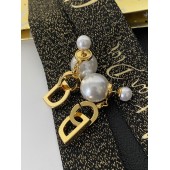 VE9880 Pearl letter pendant Dior earrings