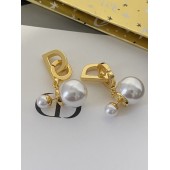 VE9880 Pearl letter pendant Dior earrings