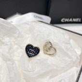 VE9883 Gold plated heart-shaped classical Chanel earrings