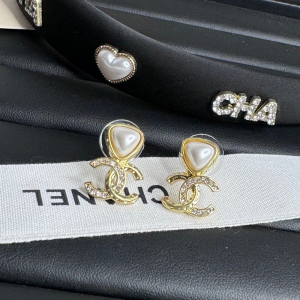 VE9885 Gold plated inlaid zircon Chanel earrings