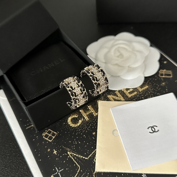 VE9895 Widening C-shaped Chanel jewelry earrings