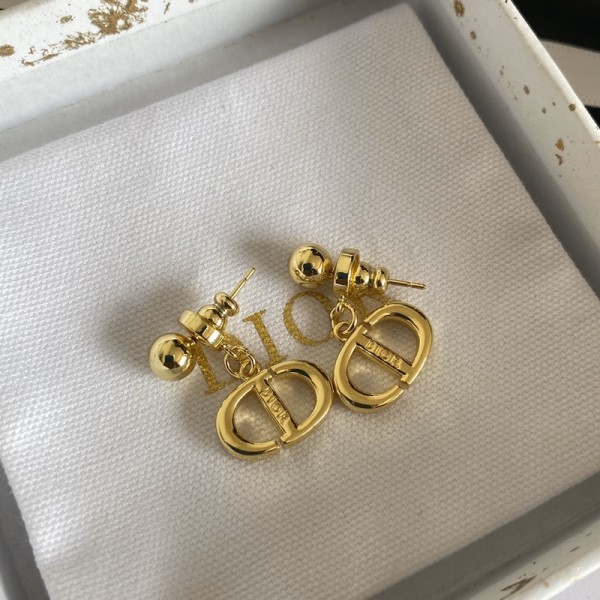 VE9908 Gilded Dior earrings