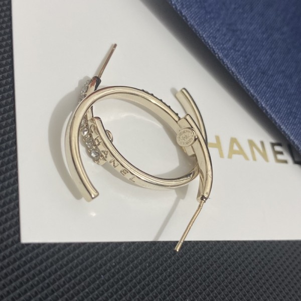 VE9910 Gold plated Chanel C-shaped earrings