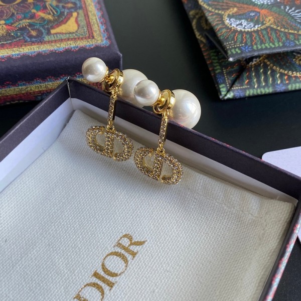 VE9915 Gilded pearl Dior earrings