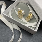 VE9922 Gilded Lucky Grass Pendant Dior Pearl Earrings