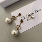 VE9929 Pearl brass gold-plated Dior earrings