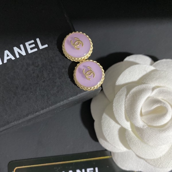 VE9971 Vintage Chanel Gold Plated Earrings