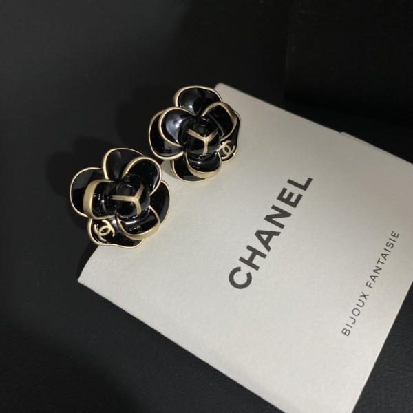 VE9974 Genuine gold electroplated three-dimensional flower earrings