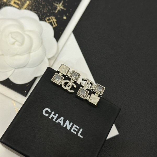 VE9978 Chanel Rhinestone Earrings