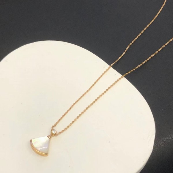 VN9966 Gold Plated Natural Genuine mother of Pearl Pendant Necklace