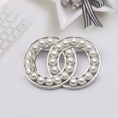 XZF9871 CC Luxury women's and men's geometric designer electroplated gold and silver inlaid pearl alloy brooch