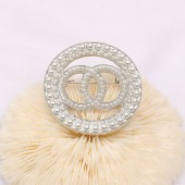 XZF9878 CC Luxury women's and men's geometric designer electroplated gold and silver inlaid pearl alloy brooch