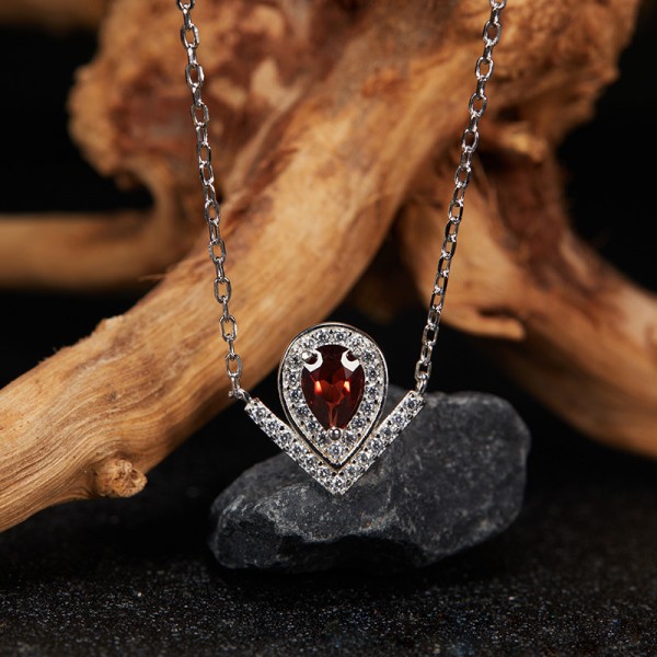 NL9932-1 S925 Silver Natural Garnet Platinum Color Necklace