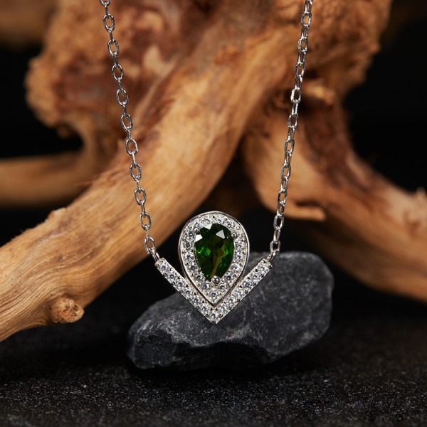 NL9932-1 S925 silver natural diopside platinum color necklace